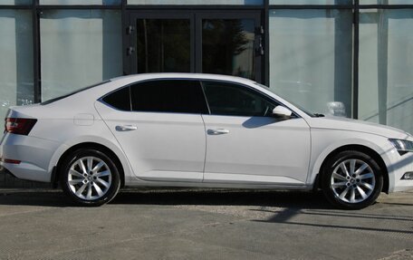 Skoda Superb III рестайлинг, 2019 год, 1 990 000 рублей, 4 фотография