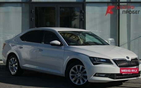 Skoda Superb III рестайлинг, 2019 год, 1 990 000 рублей, 3 фотография