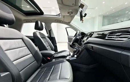 Volkswagen T-Roc I, 2022 год, 1 500 000 рублей, 11 фотография