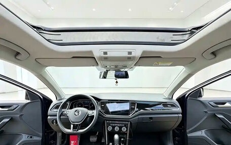 Volkswagen T-Roc I, 2022 год, 1 500 000 рублей, 9 фотография