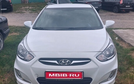 Hyundai Solaris II рестайлинг, 2012 год, 730 000 рублей, 1 фотография