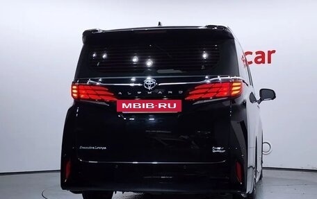 Toyota Alphard, 2024 год, 10 590 000 рублей, 4 фотография