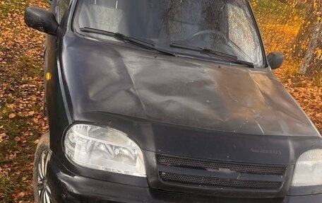 Chevrolet Niva I рестайлинг, 2004 год, 220 000 рублей, 1 фотография