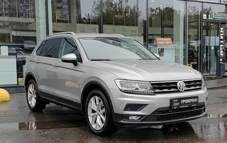 Volkswagen Tiguan II, 2018 год, 2 599 000 рублей, 3 фотография