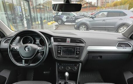 Volkswagen Tiguan II, 2018 год, 2 599 000 рублей, 14 фотография