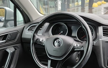 Volkswagen Tiguan II, 2018 год, 2 599 000 рублей, 19 фотография
