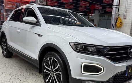 Volkswagen T-Roc I, 2022 год, 1 500 000 рублей, 3 фотография