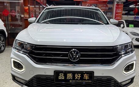 Volkswagen T-Roc I, 2022 год, 1 500 000 рублей, 2 фотография