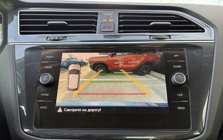Volkswagen Tiguan II, 2018 год, 2 699 000 рублей, 17 фотография