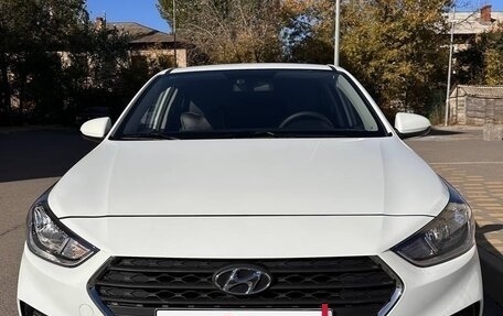 Hyundai Solaris II рестайлинг, 2018 год, 1 550 000 рублей, 2 фотография