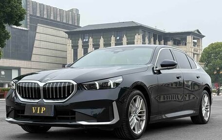 BMW 5 серия, 2023 год, 5 700 333 рублей, 1 фотография