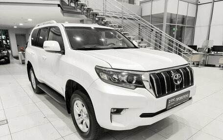Toyota Land Cruiser Prado 150 рестайлинг, 2021 год, 4 800 000 рублей, 3 фотография