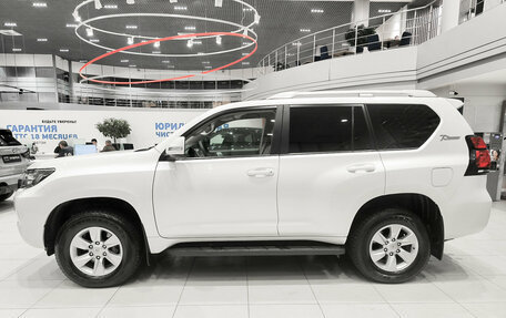 Toyota Land Cruiser Prado 150 рестайлинг, 2021 год, 4 800 000 рублей, 8 фотография
