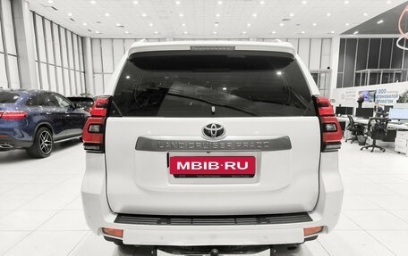 Toyota Land Cruiser Prado 150 рестайлинг, 2021 год, 4 800 000 рублей, 6 фотография
