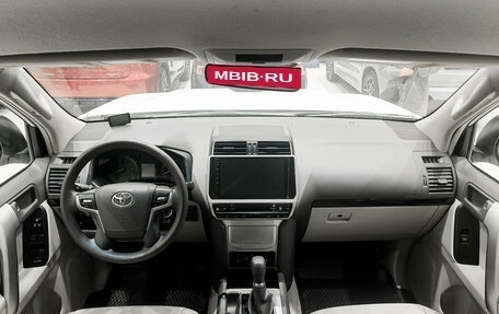 Toyota Land Cruiser Prado 150 рестайлинг, 2021 год, 4 800 000 рублей, 14 фотография