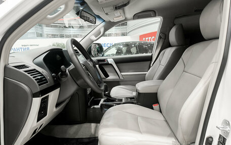 Toyota Land Cruiser Prado 150 рестайлинг, 2021 год, 4 800 000 рублей, 16 фотография