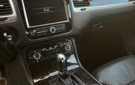 Volkswagen Touareg III, 2012 год, 1 390 000 рублей, 11 фотография
