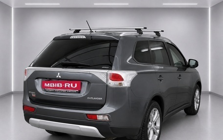 Mitsubishi Outlander III рестайлинг 3, 2014 год, 1 155 000 рублей, 4 фотография