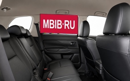 Mitsubishi Outlander III рестайлинг 3, 2014 год, 1 155 000 рублей, 13 фотография