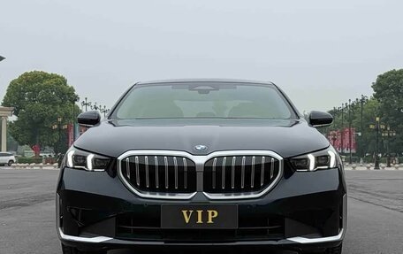 BMW 5 серия, 2023 год, 5 700 333 рублей, 2 фотография