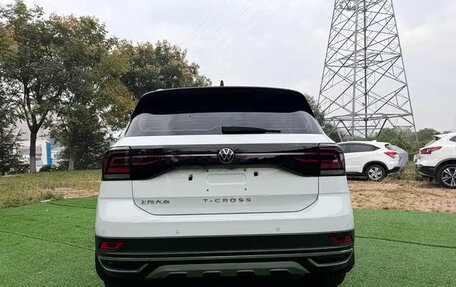 Volkswagen T-Cross I, 2022 год, 1 670 000 рублей, 8 фотография