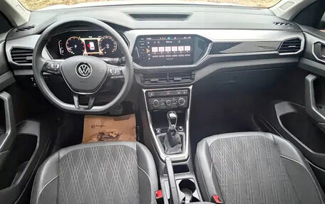 Volkswagen T-Cross I, 2022 год, 1 670 000 рублей, 14 фотография