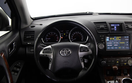 Toyota Highlander III, 2011 год, 1 749 000 рублей, 9 фотография