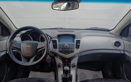 Chevrolet Cruze II, 2010 год, 529 000 рублей, 8 фотография