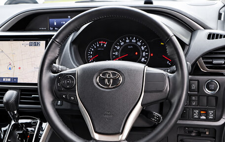 Toyota Voxy III, 2021 год, 1 650 000 рублей, 6 фотография
