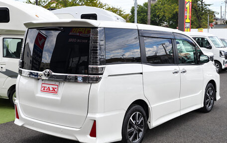 Toyota Voxy III, 2021 год, 1 650 000 рублей, 3 фотография