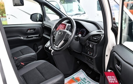 Toyota Voxy III, 2021 год, 1 650 000 рублей, 5 фотография