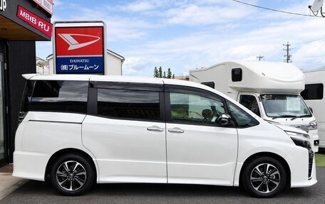 Toyota Voxy III, 2021 год, 1 650 000 рублей, 2 фотография