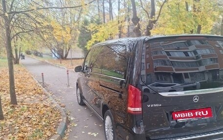 Mercedes-Benz V-Класс, 2017 год, 3 650 000 рублей, 4 фотография