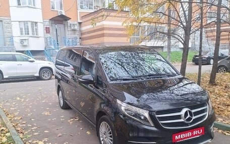 Mercedes-Benz V-Класс, 2017 год, 3 650 000 рублей, 2 фотография