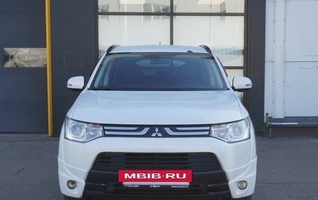 Mitsubishi Outlander III рестайлинг 3, 2013 год, 1 400 000 рублей, 2 фотография
