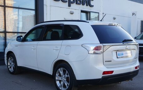 Mitsubishi Outlander III рестайлинг 3, 2013 год, 1 400 000 рублей, 7 фотография