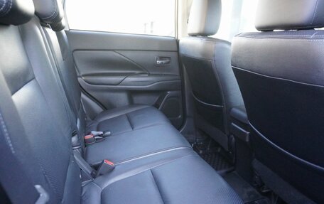 Mitsubishi Outlander III рестайлинг 3, 2013 год, 1 400 000 рублей, 10 фотография