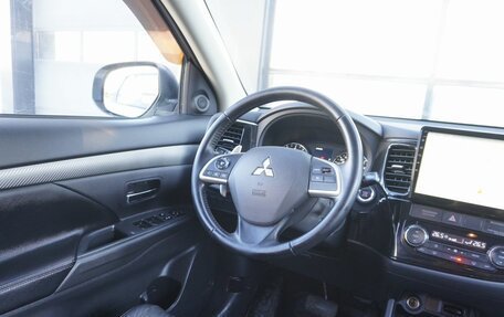 Mitsubishi Outlander III рестайлинг 3, 2013 год, 1 400 000 рублей, 13 фотография
