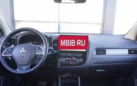 Mitsubishi Outlander III рестайлинг 3, 2013 год, 1 400 000 рублей, 12 фотография