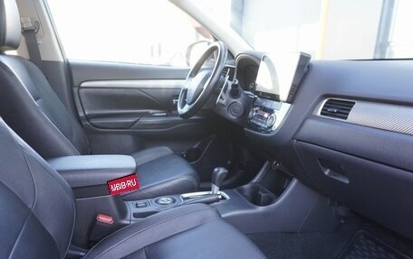 Mitsubishi Outlander III рестайлинг 3, 2013 год, 1 400 000 рублей, 11 фотография