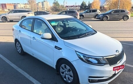KIA Rio III рестайлинг, 2017 год, 700 000 рублей, 2 фотография