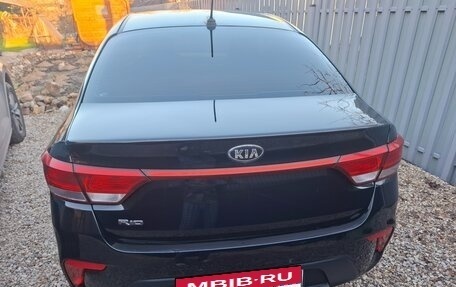 KIA Rio IV, 2018 год, 1 100 000 рублей, 2 фотография