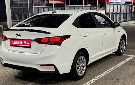 Hyundai Solaris II рестайлинг, 2017 год, 850 000 рублей, 3 фотография