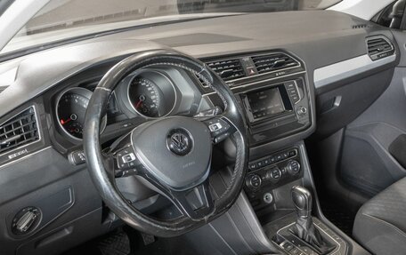 Volkswagen Tiguan II, 2017 год, 2 091 900 рублей, 5 фотография