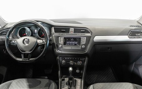 Volkswagen Tiguan II, 2017 год, 2 091 900 рублей, 6 фотография