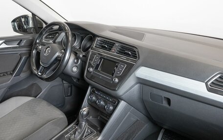 Volkswagen Tiguan II, 2017 год, 2 091 900 рублей, 7 фотография