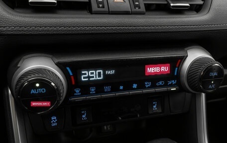 Toyota RAV4, 2019 год, 2 790 000 рублей, 19 фотография