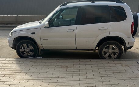 Chevrolet Niva I рестайлинг, 2017 год, 750 000 рублей, 3 фотография
