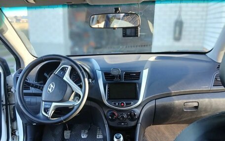 Hyundai Solaris II рестайлинг, 2016 год, 700 000 рублей, 8 фотография