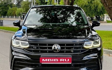 Volkswagen Tiguan II, 2021 год, 3 650 000 рублей, 2 фотография